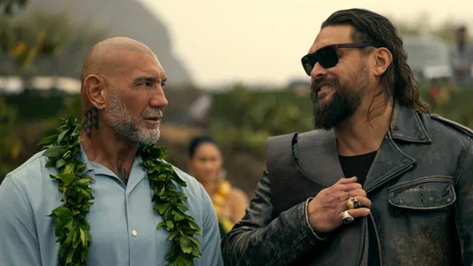 Dupla Perigosa: O Filme Explosivo de Momoa e Bautista Vale o Seu Tempo? (Análise)